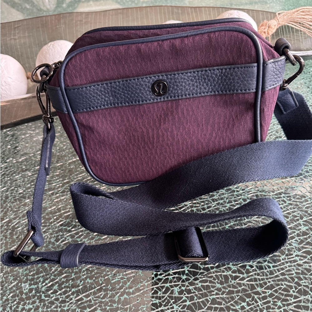 Lululemon Purple and Blue Crossbody Bag‎